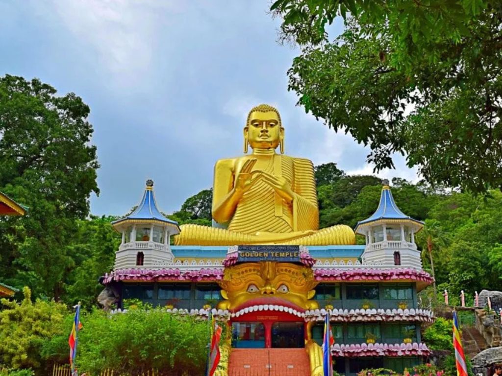 Visit the Dambulla Cave Temple